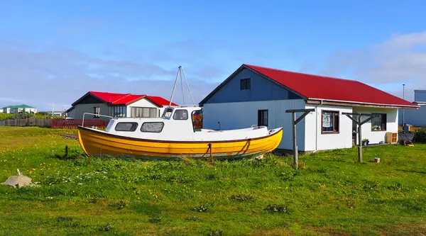 Hellissandur, small fishing village and part of Snæfellsbær municipality at the northwestern tip of Snæfellsnes peninsula in western Iceland.